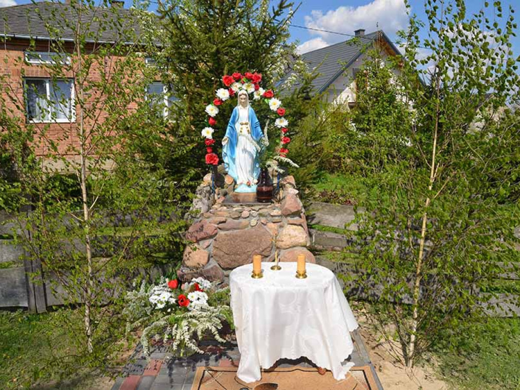 Uroczystość poswięcenia pól w Białej