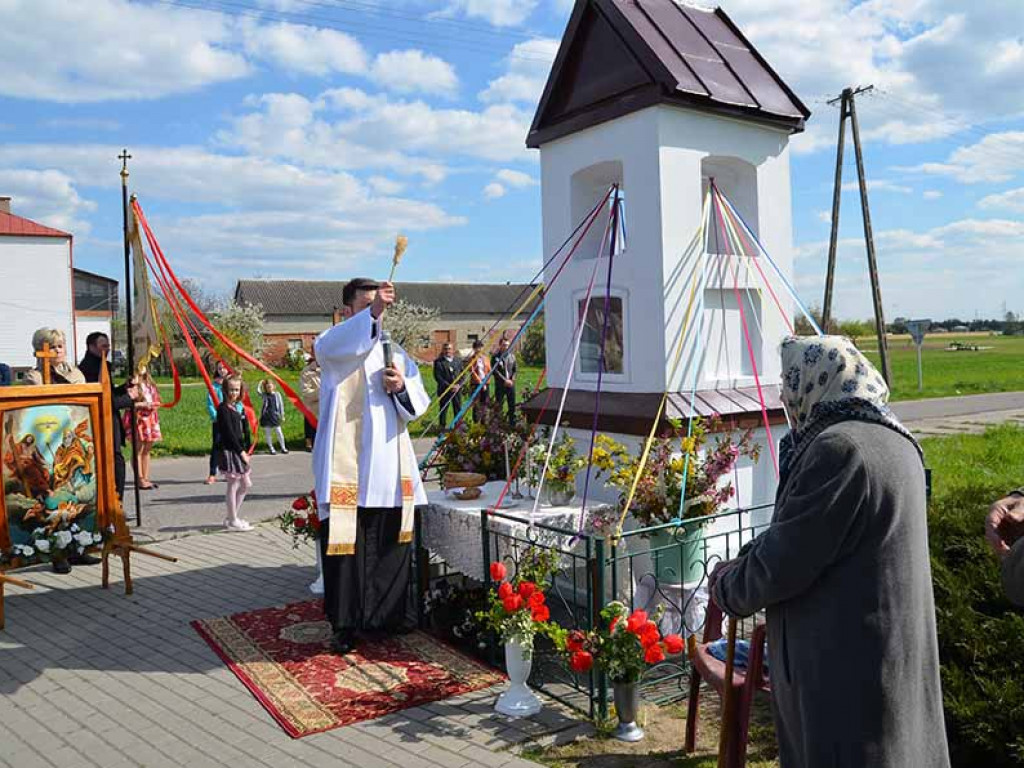 Uroczystość poswięcenia pól w Białej