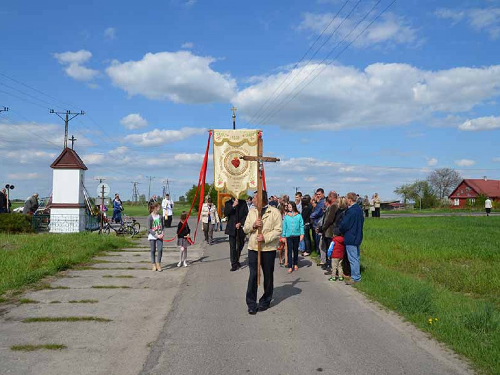 Uroczystość poswięcenia pól w Białej