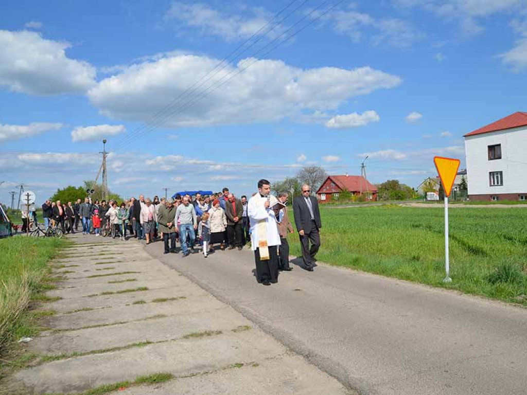 Uroczystość poswięcenia pól w Białej