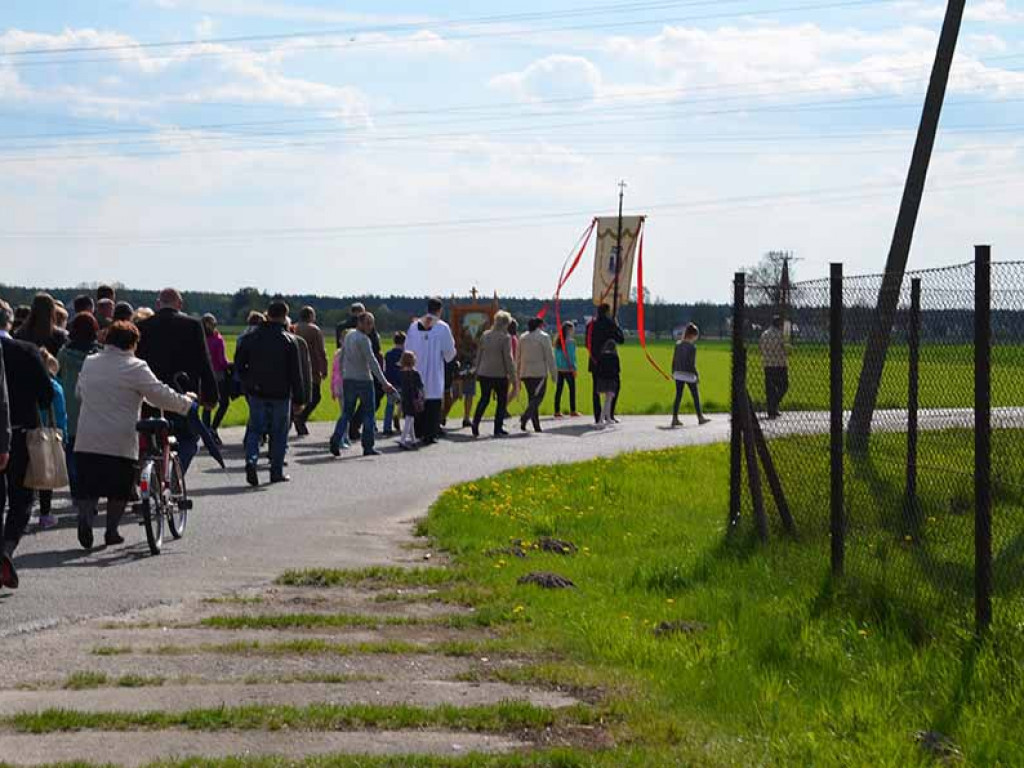 Uroczystość poswięcenia pól w Białej