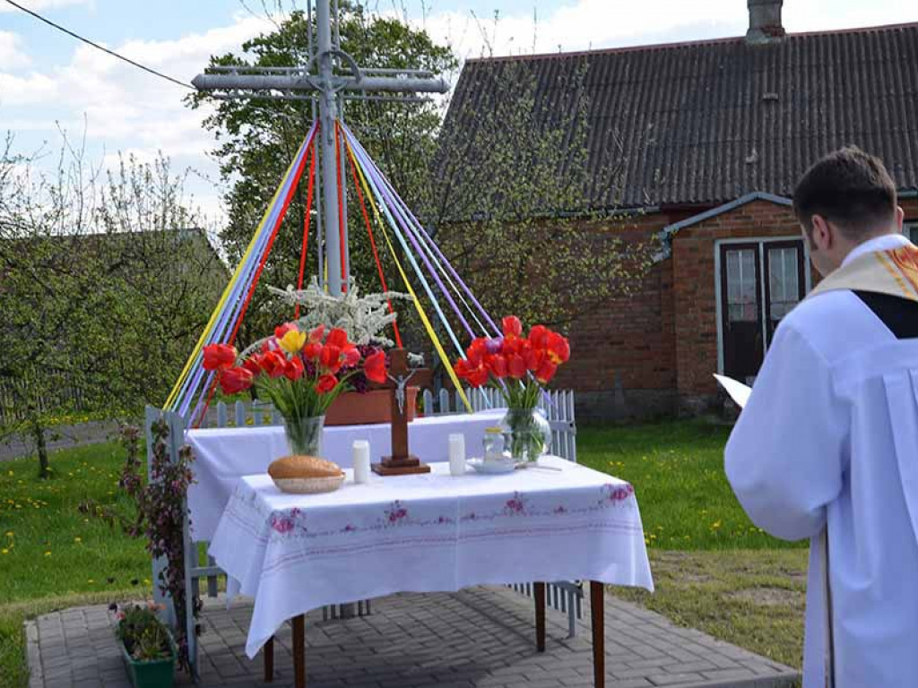 Uroczystość poswięcenia pól w Białej