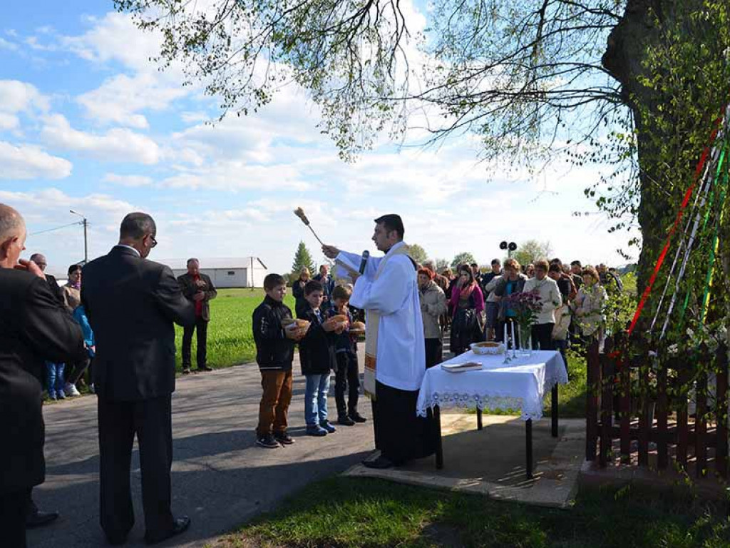 Uroczystość poswięcenia pól w Białej