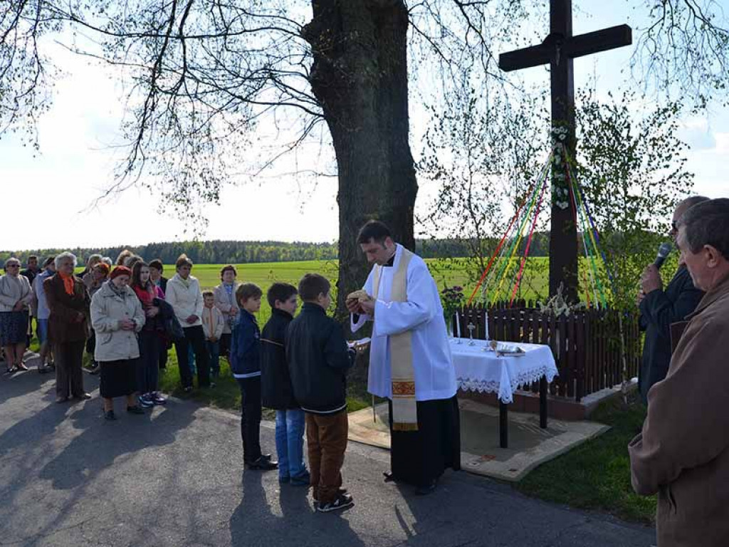 Uroczystość poswięcenia pól w Białej