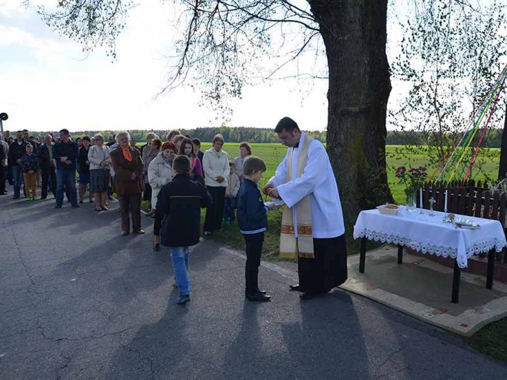 Uroczystość poswięcenia pól w Białej