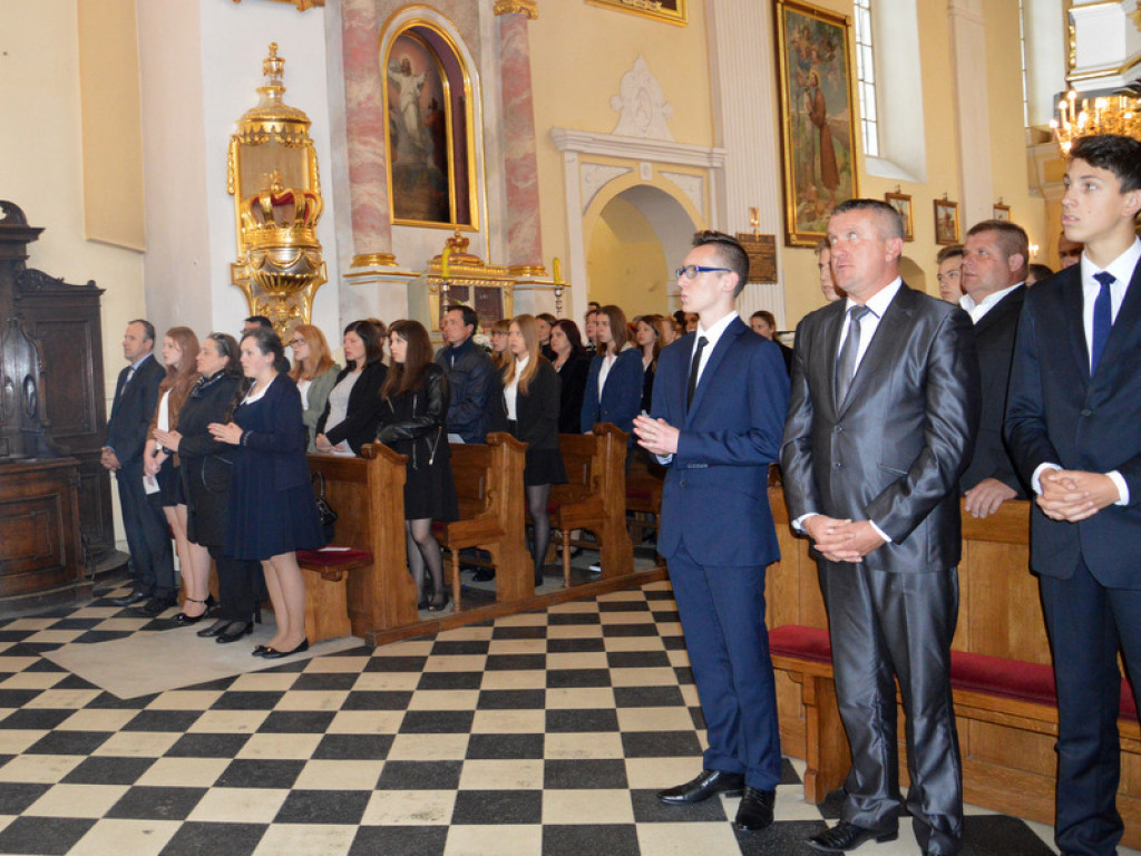 Uroczystość bierzmowania w parafii  św. Trójcy