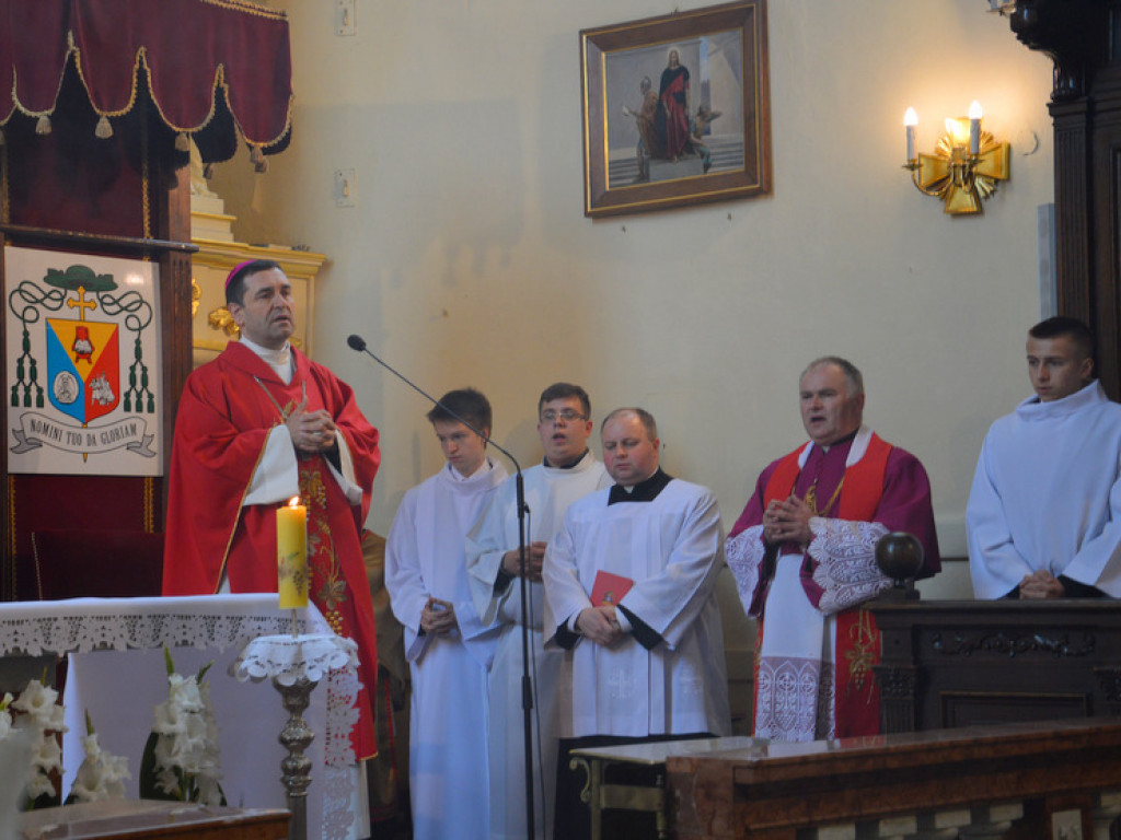Uroczystość bierzmowania w parafii  św. Trójcy