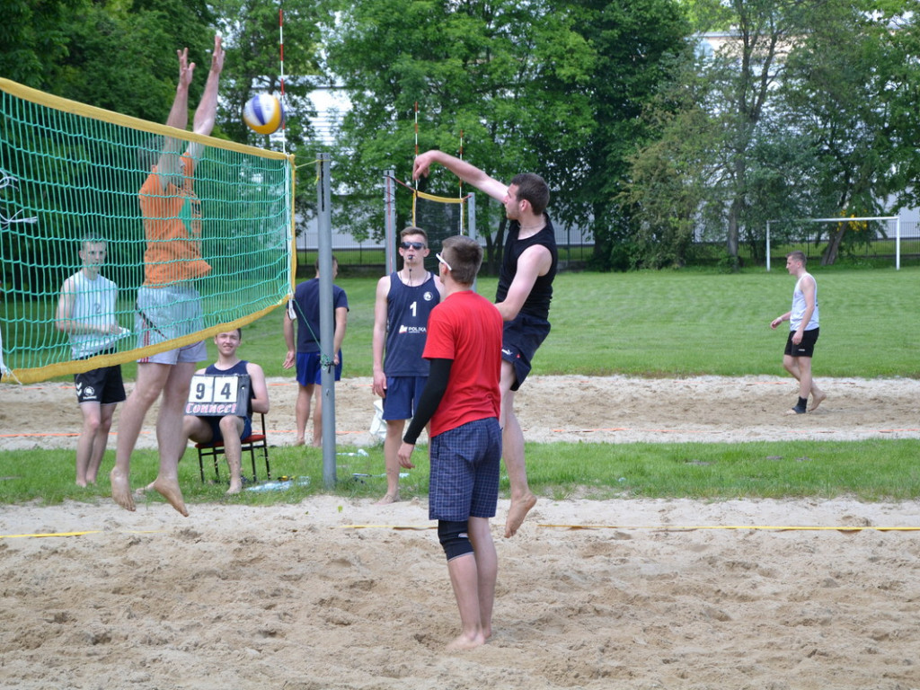Otwarcie sezonu siatkówki plażowej - Siatkarski Turniej 
