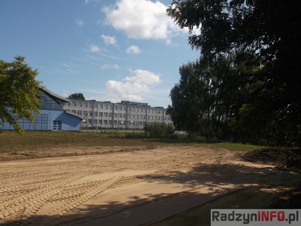 Zdjęcia z budowy parkingu przy basenie i ZSP