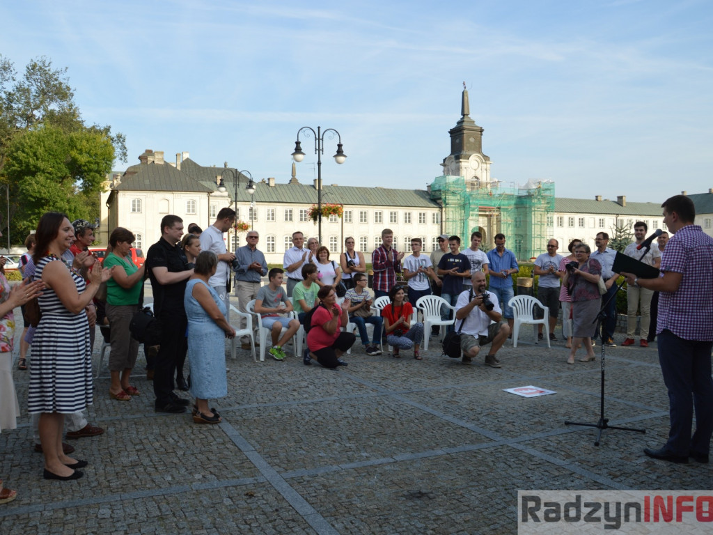 Artur Orzech odsłonił swoją tabliczkę na radzyńskim Skwerze Podróżników
