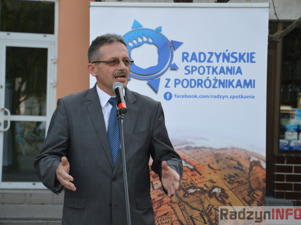Artur Orzech odsłonił swoją tabliczkę na radzyńskim Skwerze Podróżników