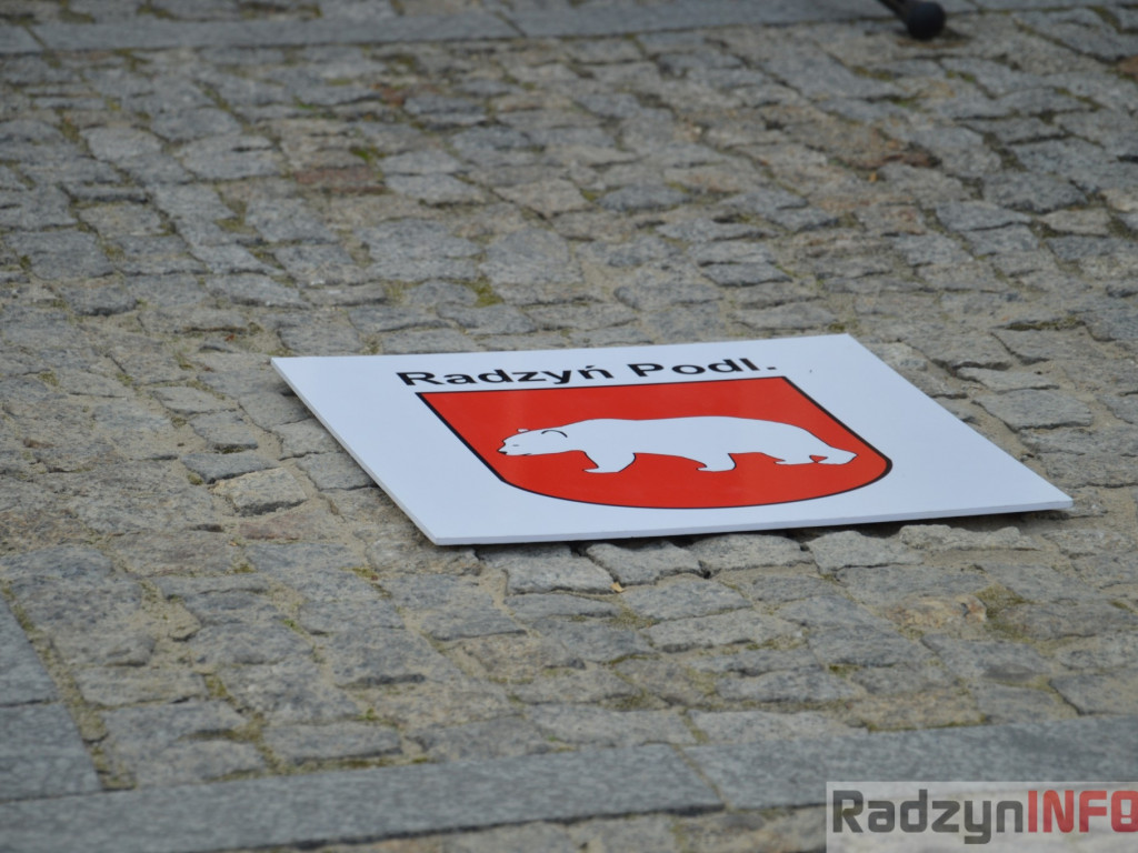 Artur Orzech odsłonił swoją tabliczkę na radzyńskim Skwerze Podróżników