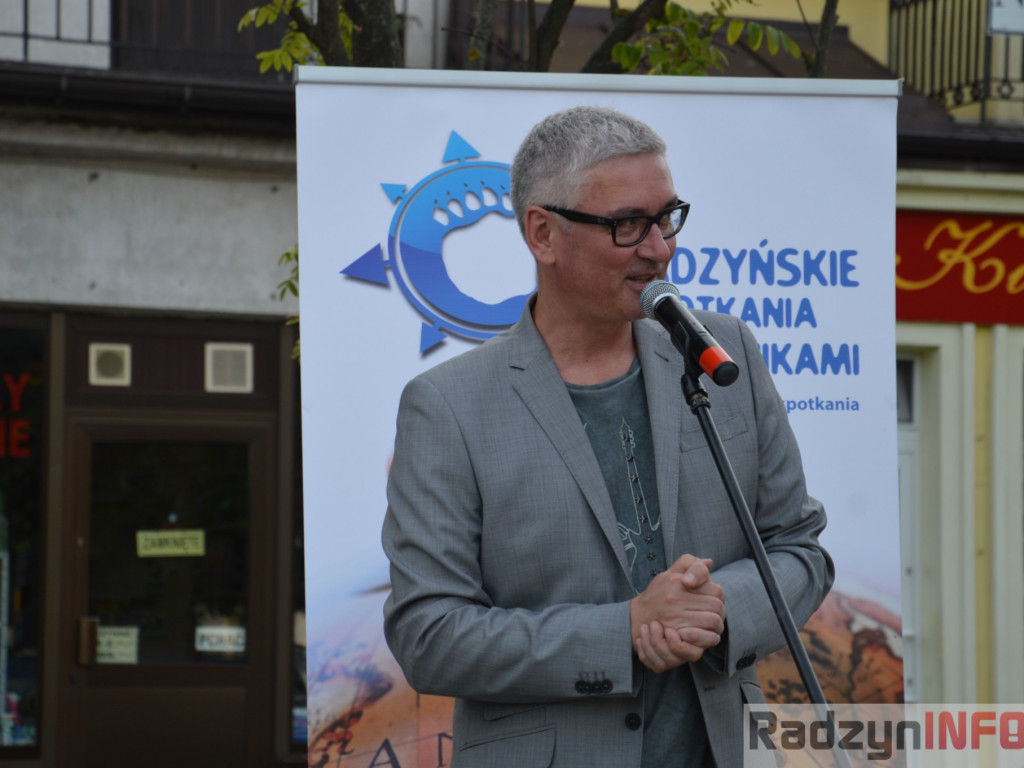 Artur Orzech odsłonił swoją tabliczkę na radzyńskim Skwerze Podróżników
