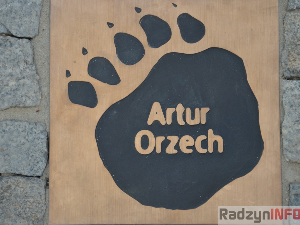 Artur Orzech odsłonił swoją tabliczkę na radzyńskim Skwerze Podróżników
