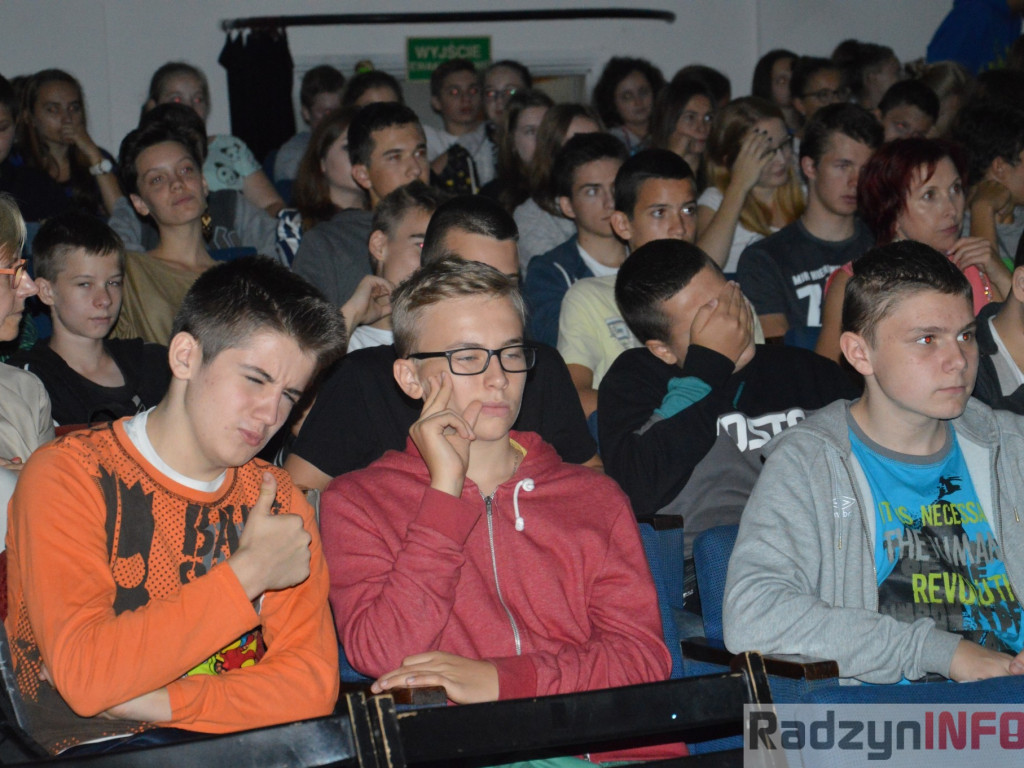 Spektakl ku przestrodze