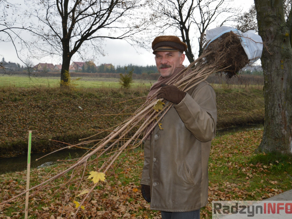 Uczniowie  I LO posadzili drzewka