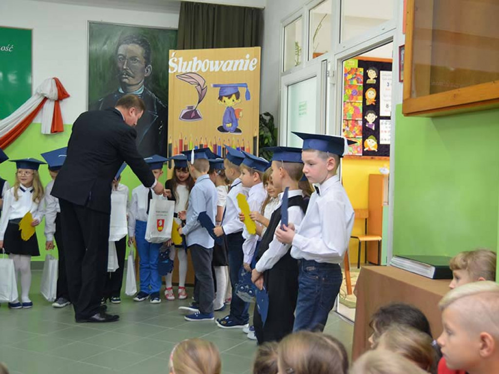 Ślubowanie pierwszoklasistów ze Szkoły Podstawowej w Białej - fotorelacja