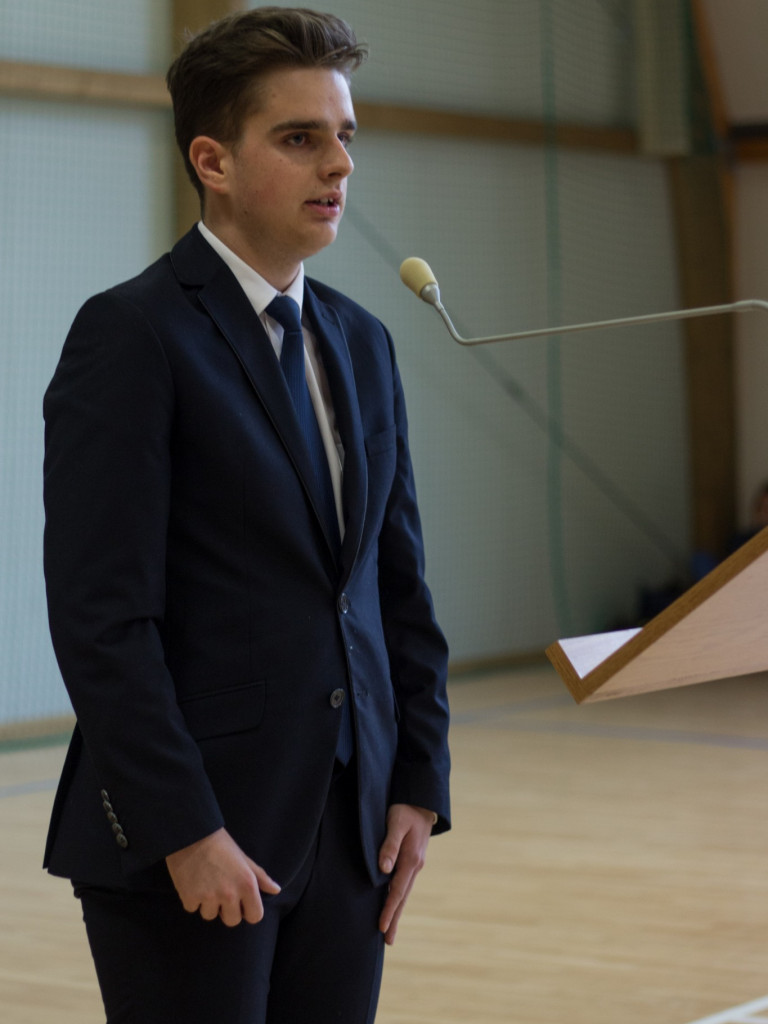 Fotorelacja z akademii z okazji Święta Niepodległości w radzyńskim I LO
