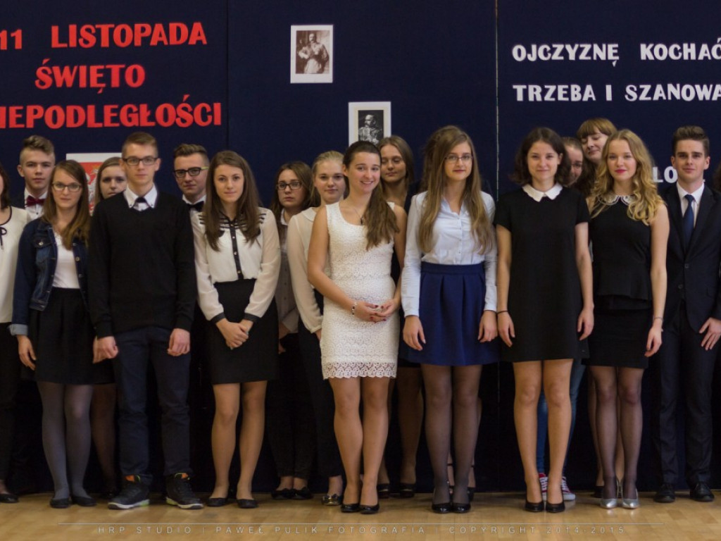 Fotorelacja z akademii z okazji Święta Niepodległości w radzyńskim I LO