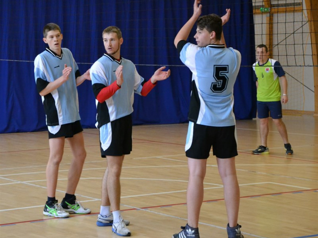 Amatorska liga siatkówki MOSiR: KS Volley z dwiema porażkami na koncie