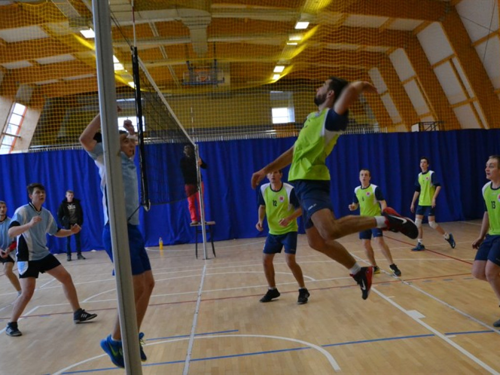Amatorska liga siatkówki MOSiR: KS Volley z dwiema porażkami na koncie