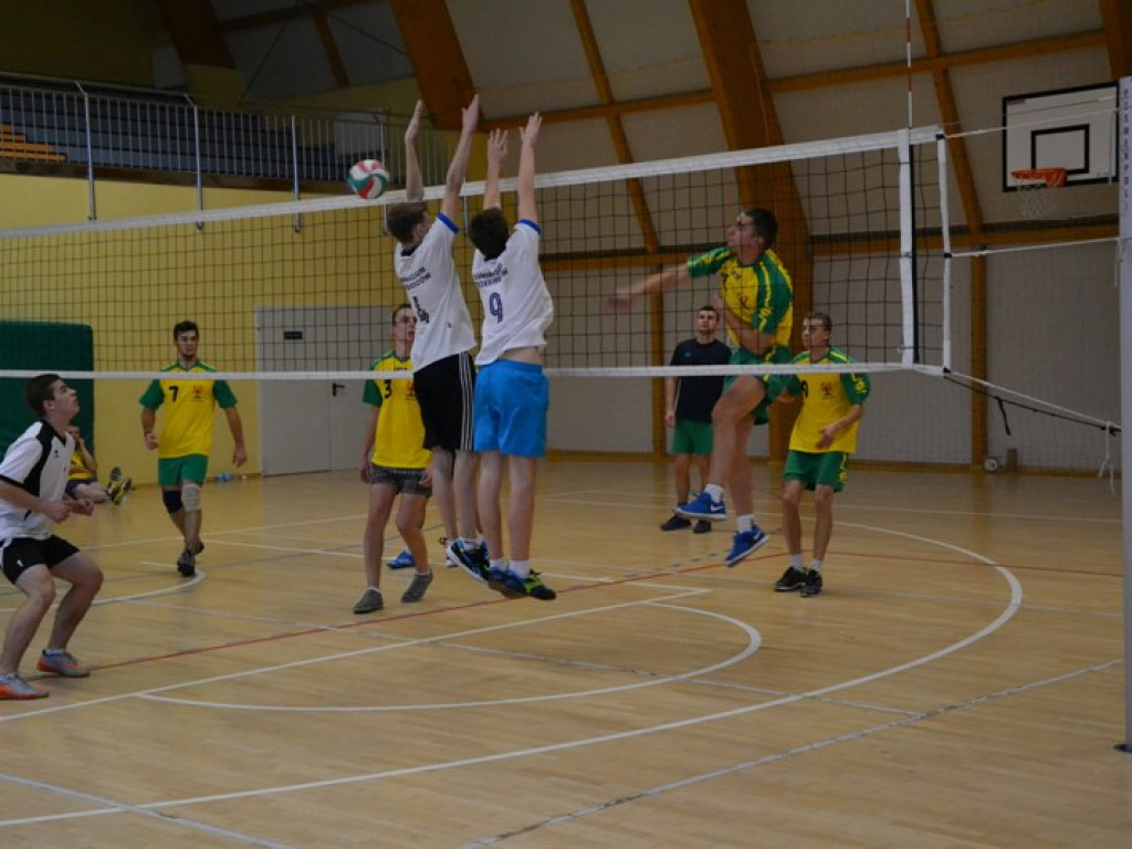 Amatorska liga siatkówki MOSiR: KS Volley z dwiema porażkami na koncie