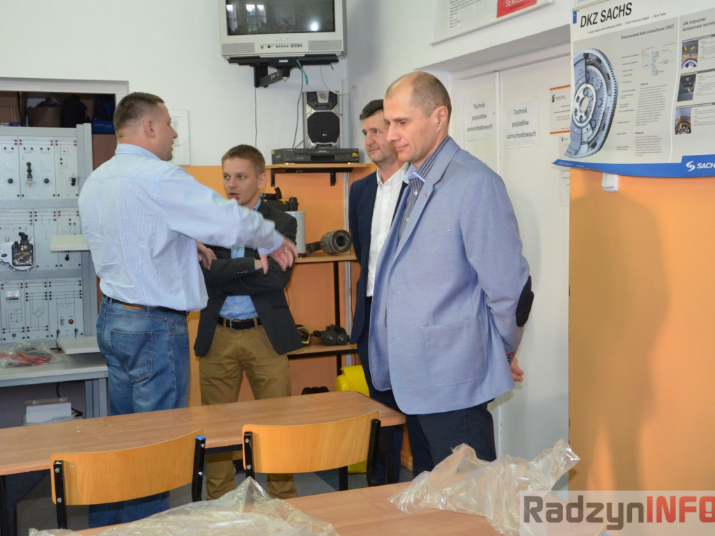 Zespół Szkół Ponadgimnazjalnych im. Jana Pawła II stawia na edukację