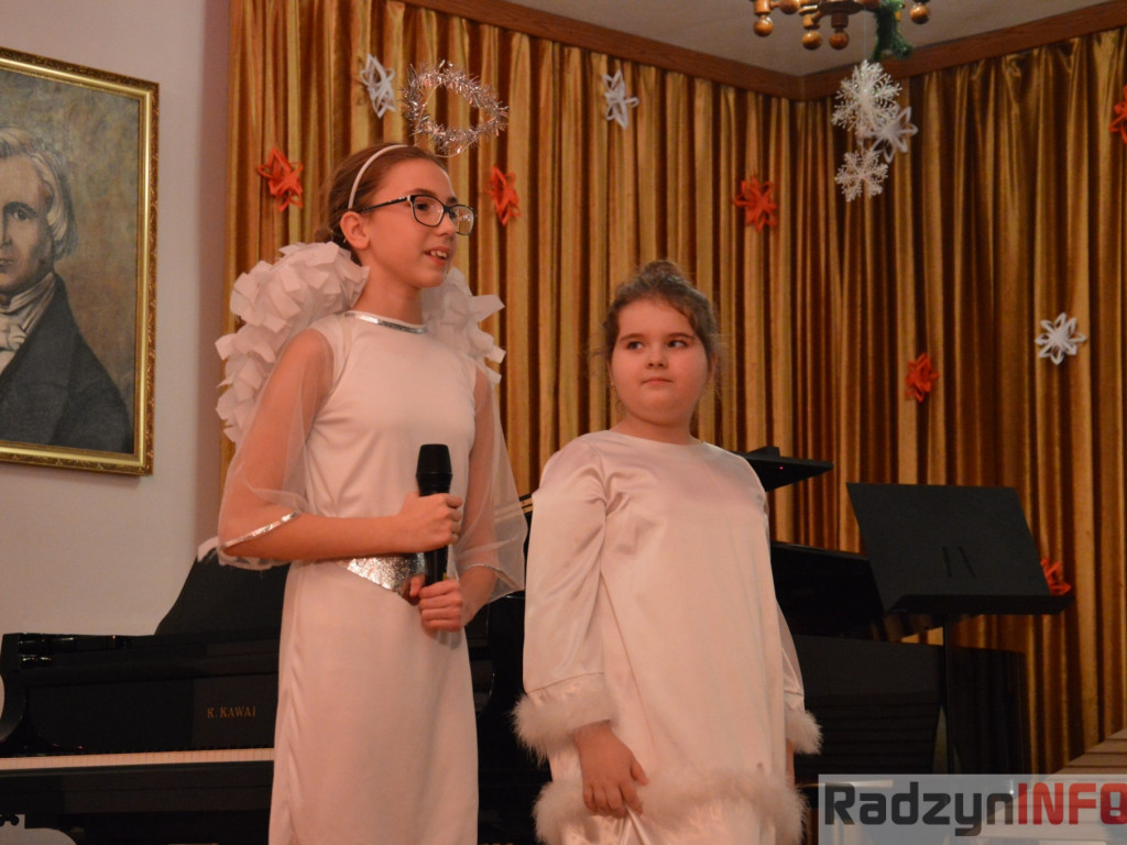 Kolędowanie w Państwowej Szkole Muzycznej w Radzyniu Podlaskim