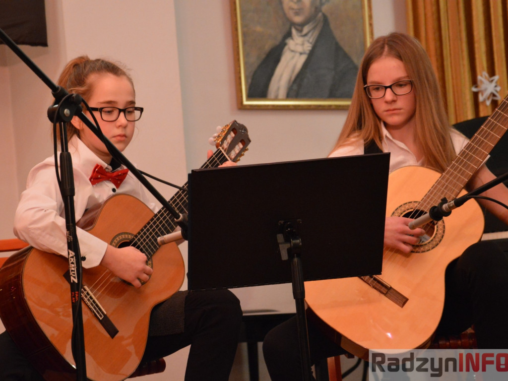 Kolędowanie w Państwowej Szkole Muzycznej w Radzyniu Podlaskim