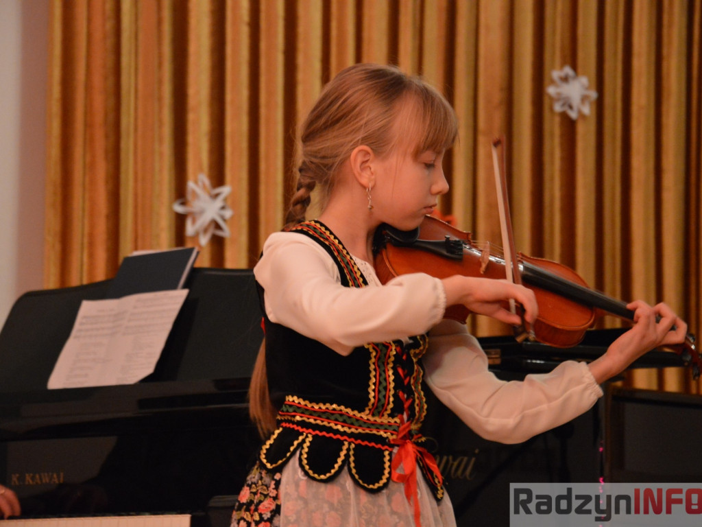 Kolędowanie w Państwowej Szkole Muzycznej w Radzyniu Podlaskim