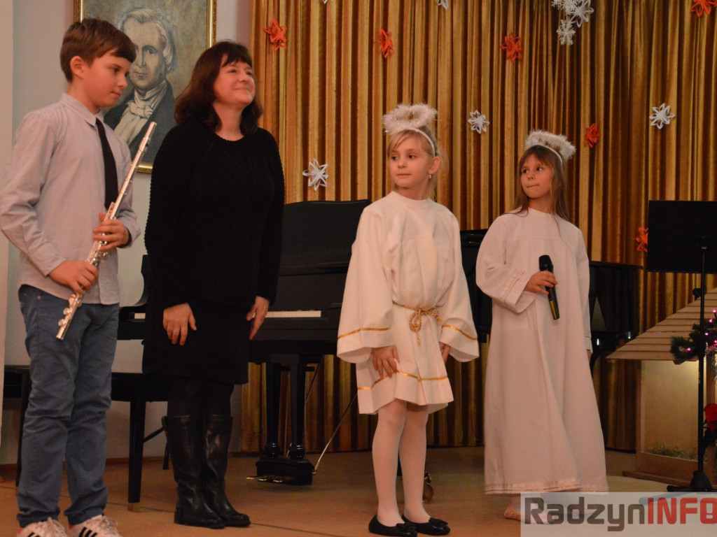 Kolędowanie w Państwowej Szkole Muzycznej w Radzyniu Podlaskim