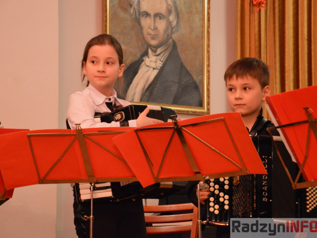 Kolędowanie w Państwowej Szkole Muzycznej w Radzyniu Podlaskim