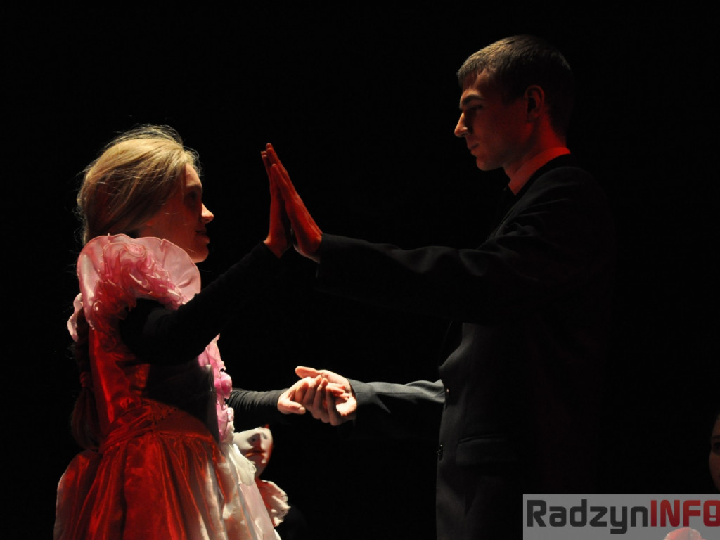 Przedświąteczny wieczór z teatrem 