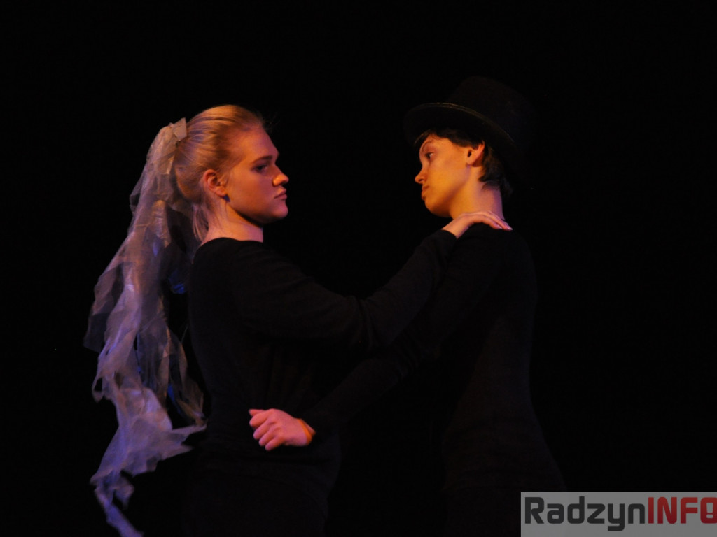 Przedświąteczny wieczór z teatrem 