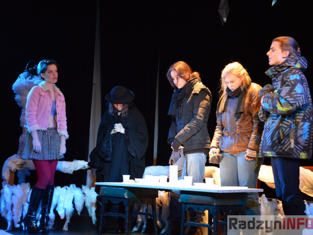 Przedświąteczny wieczór z teatrem 