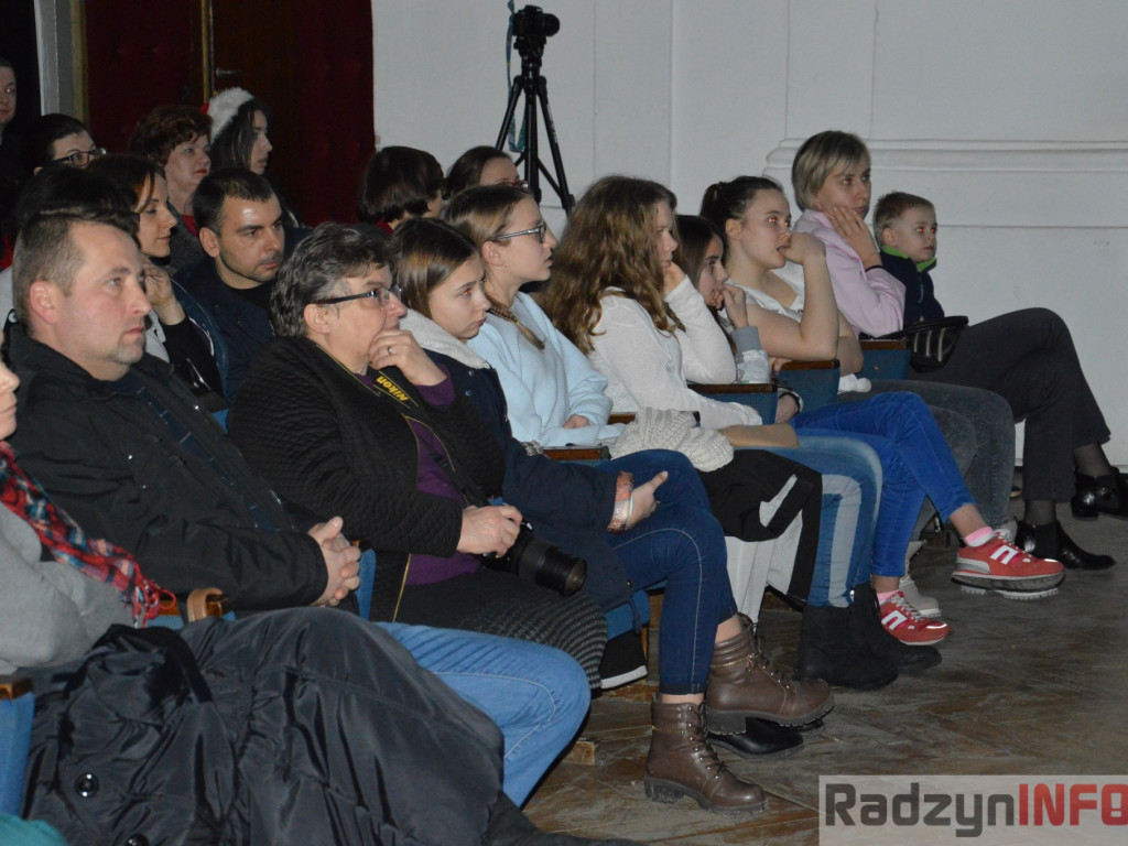 Przedświąteczny wieczór z teatrem 