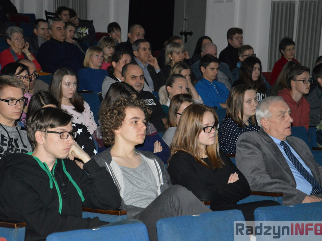 Przedświąteczny wieczór z teatrem 