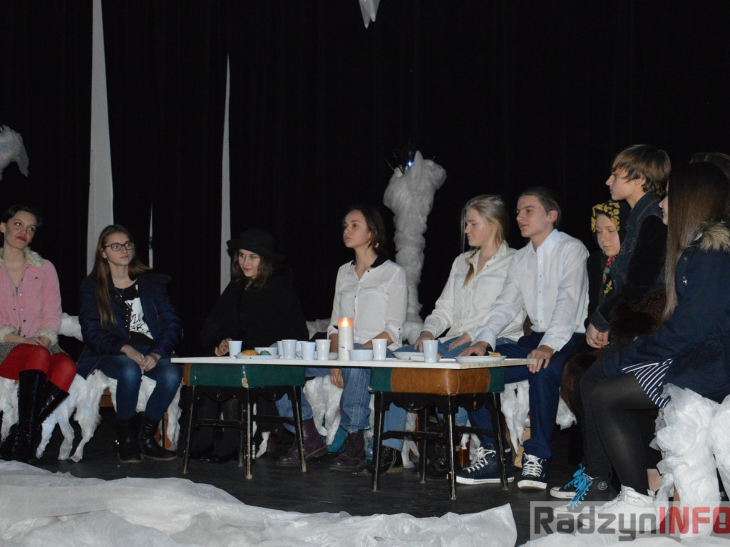 Przedświąteczny wieczór z teatrem 