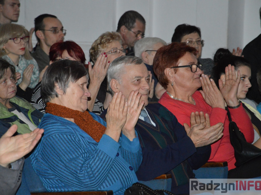 Przedświąteczny wieczór z teatrem 