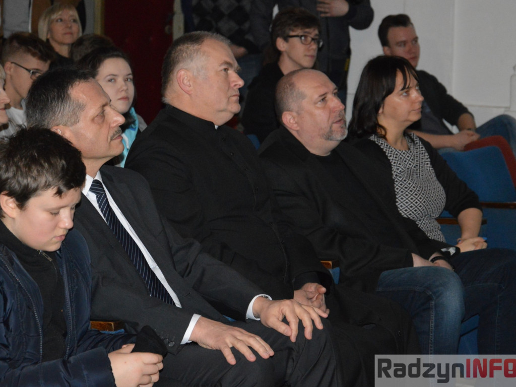 Wigilia Dnia Żołnierzy Wyklętych, czyli pokaz diaporamy i odsłonięcie nowej tablicy