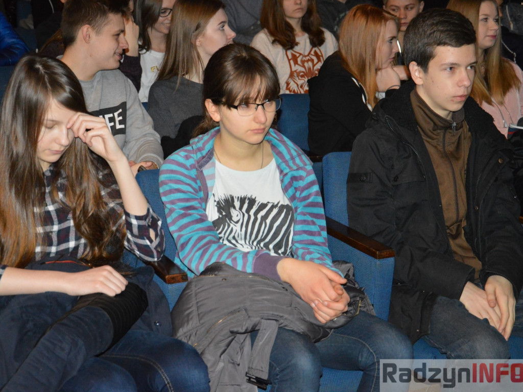 Wigilia Dnia Żołnierzy Wyklętych, czyli pokaz diaporamy i odsłonięcie nowej tablicy