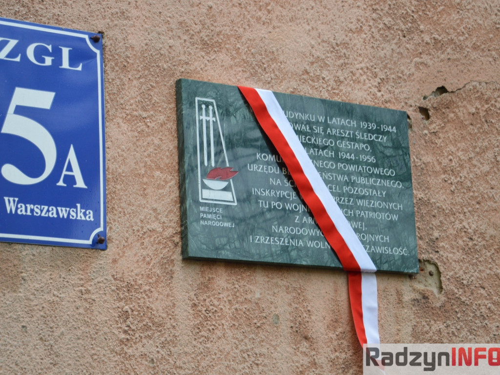 Wigilia Dnia Żołnierzy Wyklętych, czyli pokaz diaporamy i odsłonięcie nowej tablicy