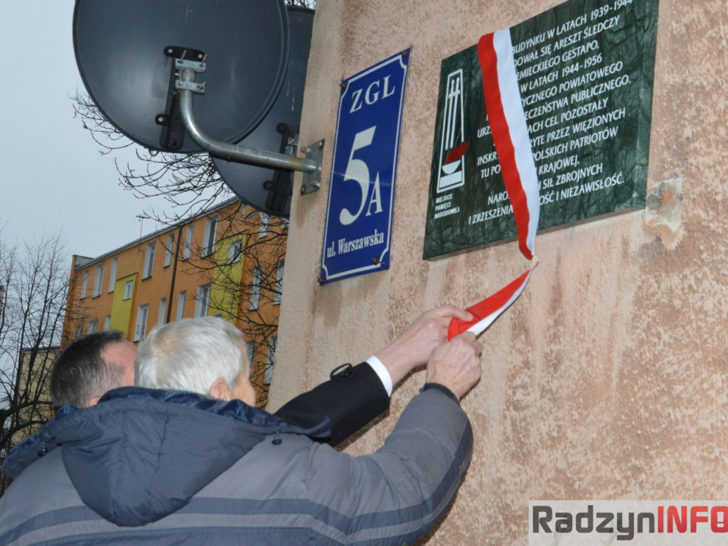 Wigilia Dnia Żołnierzy Wyklętych, czyli pokaz diaporamy i odsłonięcie nowej tablicy
