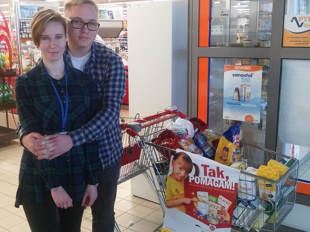 Młodzież na szóstkę, zbierała dary dla potrzebujących