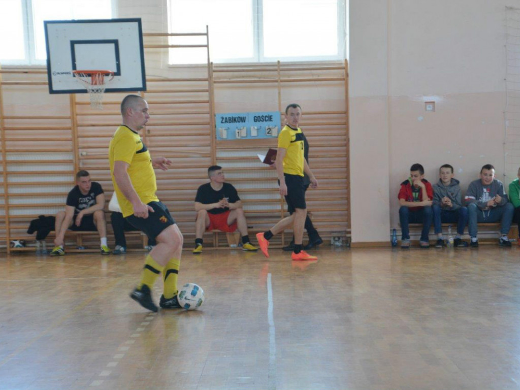 Strażacy zmierzyli się na boisku