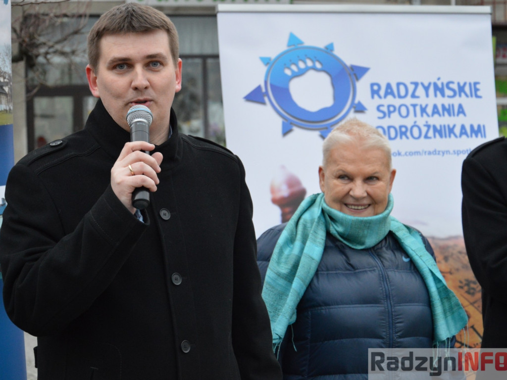 Elżbieta Dzikowska odsłoniła tabliczkę na Skwerze Podróżników