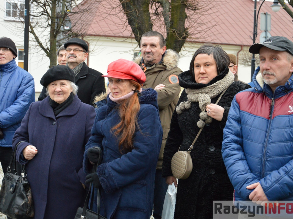 Elżbieta Dzikowska odsłoniła tabliczkę na Skwerze Podróżników