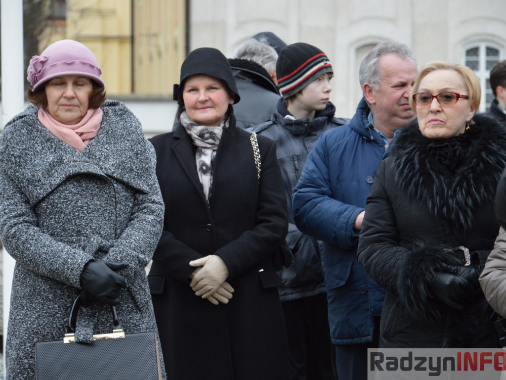 Elżbieta Dzikowska odsłoniła tabliczkę na Skwerze Podróżników