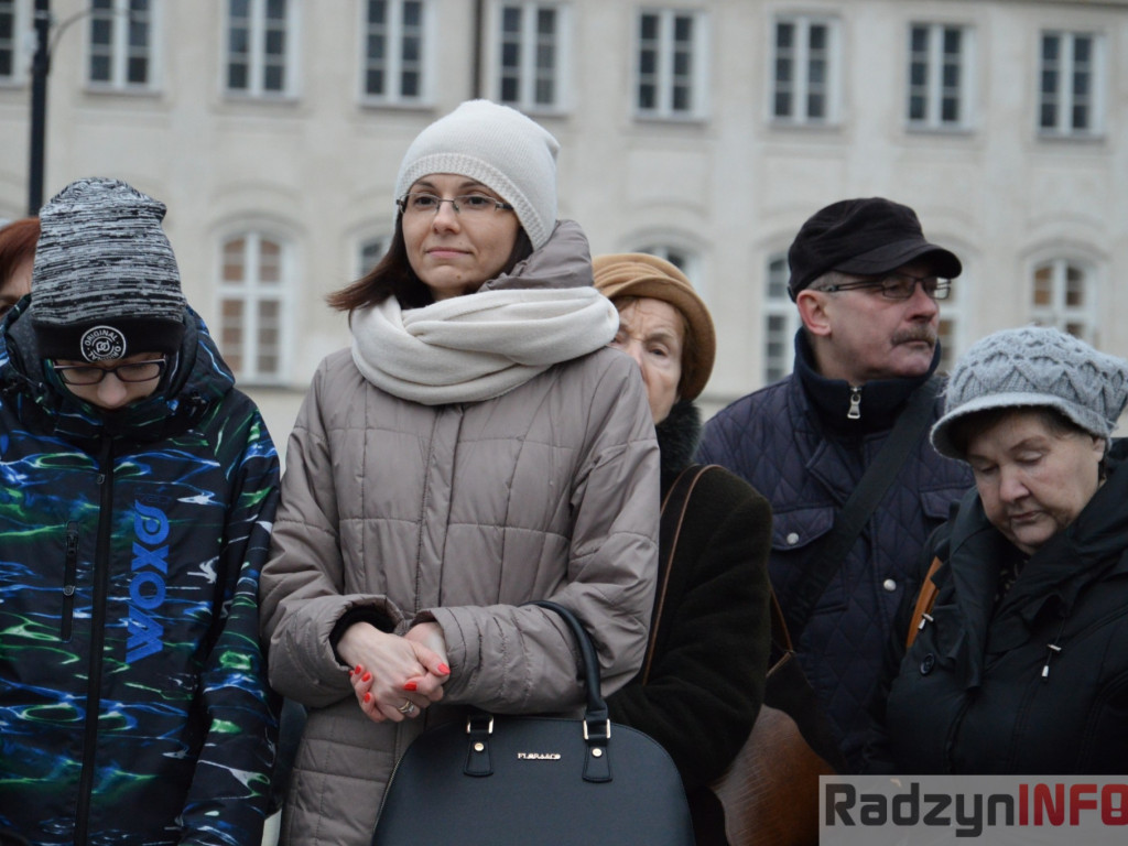 Elżbieta Dzikowska odsłoniła tabliczkę na Skwerze Podróżników