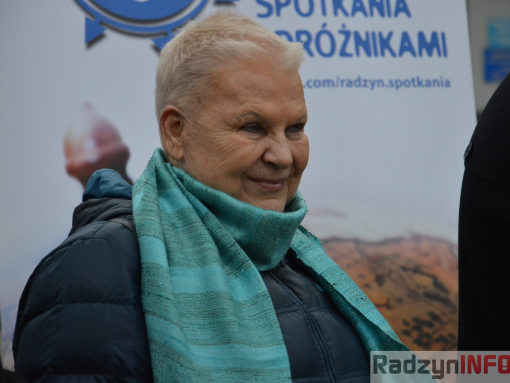 Elżbieta Dzikowska odsłoniła tabliczkę na Skwerze Podróżników